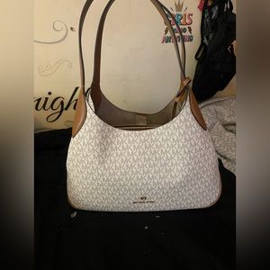 Michael Kors Signature Kelsey Shoulder Tote